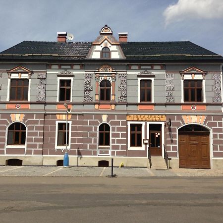 Готель Restaurace U Kostela Marianske Radcice Екстер'єр фото