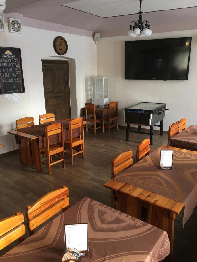 Готель Restaurace U Kostela Marianske Radcice Екстер'єр фото